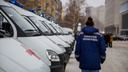Водители скорой помощи в Новосибирске нашли посторонние машины в служебном гараже