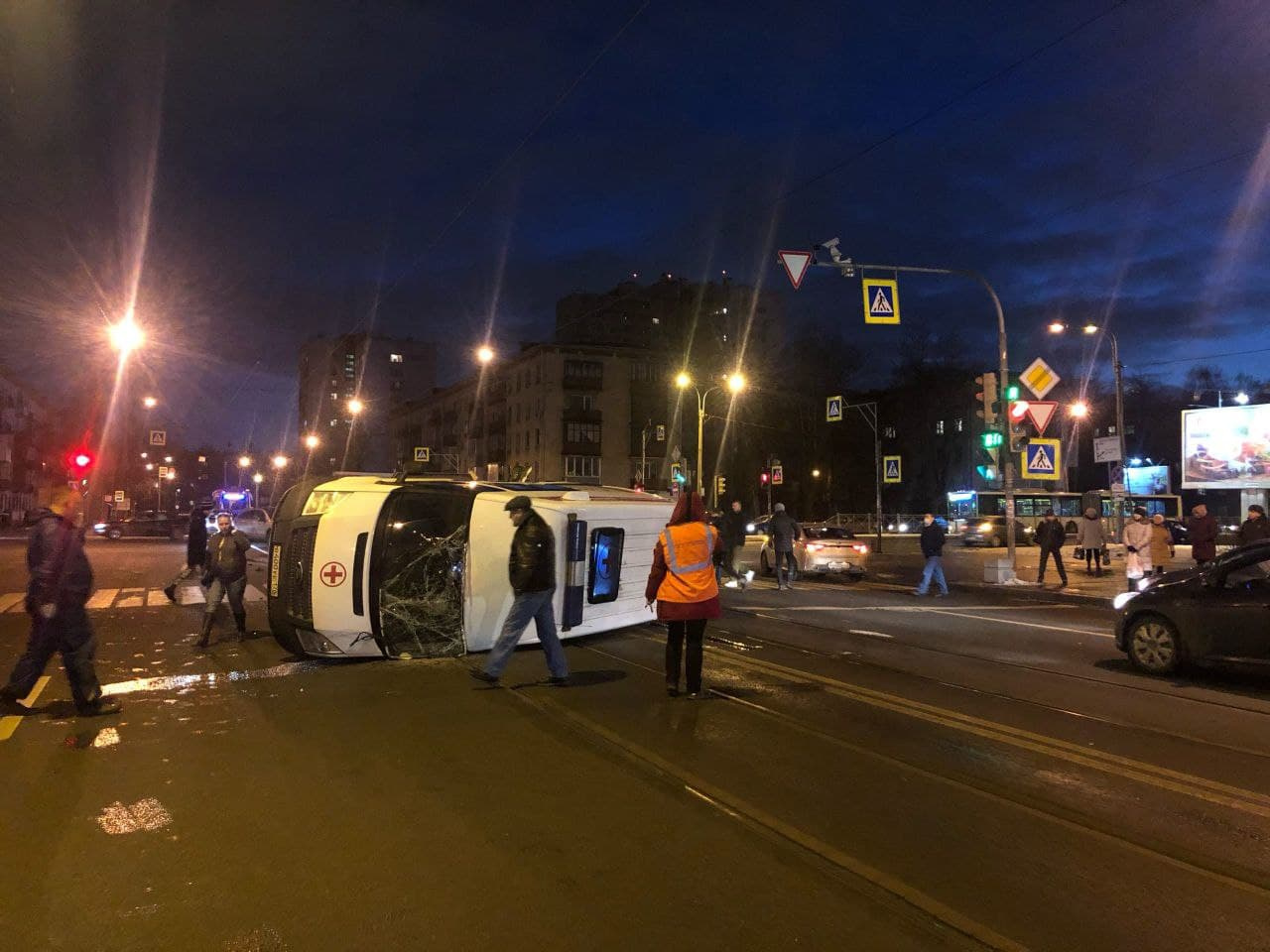 Скорая с ковидным мертвецом попала в аварию в Петербурге 4 января 2021 года  - 4 января 2021 - ФОНТАНКА.ру