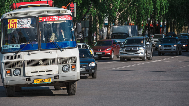 Долги и блокировка счетов: в мэрии Кемерова объяснили, почему водители маршруток начали забастовку
