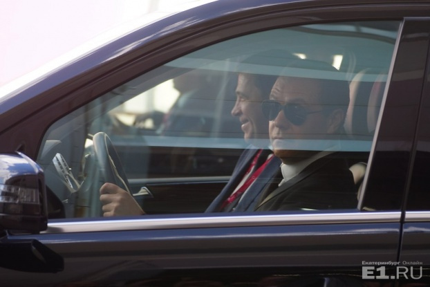 «Не знаю, кто пассажир в этой машине, но водитель у него — Медведев!»