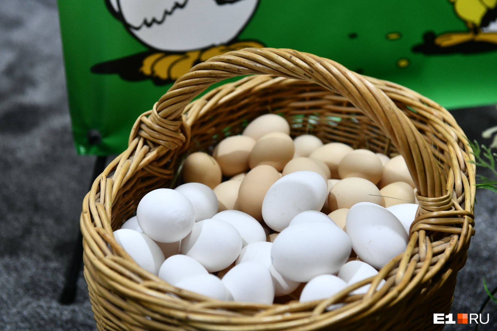 Перед Пасхой в Екатеринбурге взлетели цены на яйца