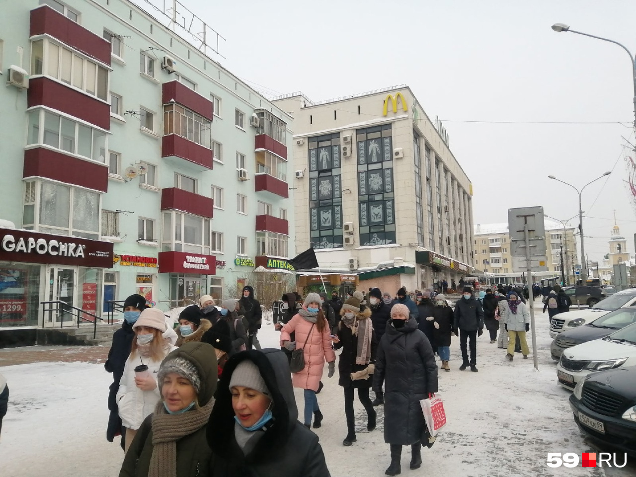Так колонна проходила возле ЦУМа Так колонна проходила возле ЦУМа