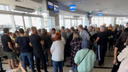 Почти 300 новосибирцев сидят в аэропорту Антальи второй <nobr class="_">день —</nobr> им не дают самолет