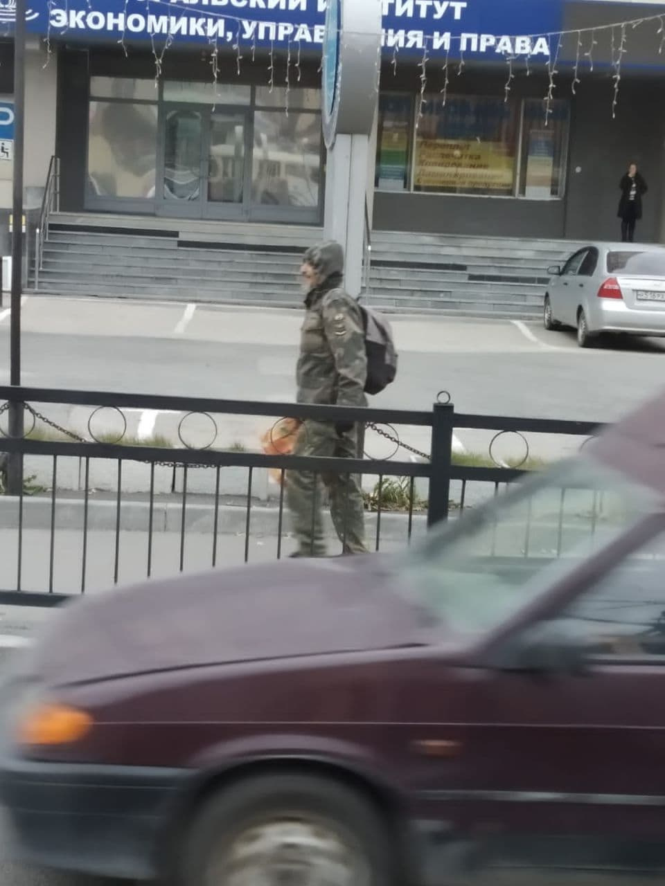 Судя по всему, он часто практикует такие покатушки Судя по всему, он часто практикует такие покатушки
