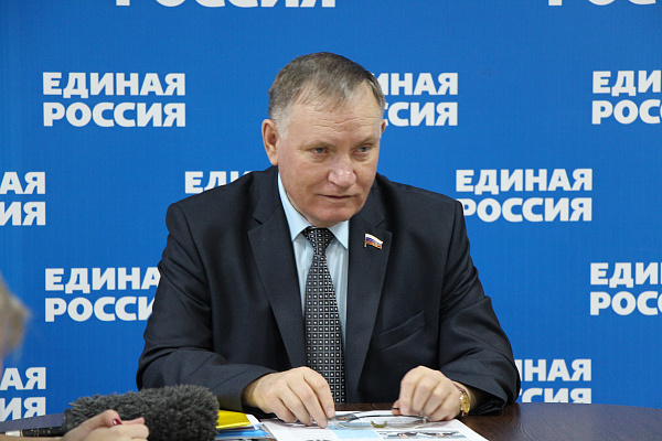 Представляющий в Госдуме Курганскую и Челябинскую области Василий Шишкоедов тоже не внес ни одной инициативы