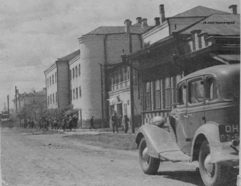 Первомайская, 8. Гостиница «Заря». Фото Трусова. Почтовая открытка. <nobr class="_">1948 год</nobr>. Здесь не видно четырехэтажки Первомайская, 8. Гостиница «Заря». Фото Трусова. Почтовая открытка. <nobr class="_">1948 год</nobr>. Здесь не видно четырехэтажки