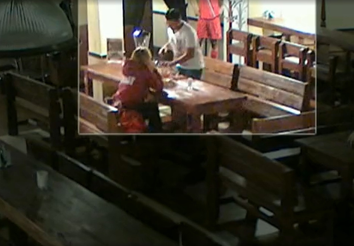 Скрин с видеокамер в баре «Биру-Бир», показанных в программе «Пусть говорят» на Первом канале