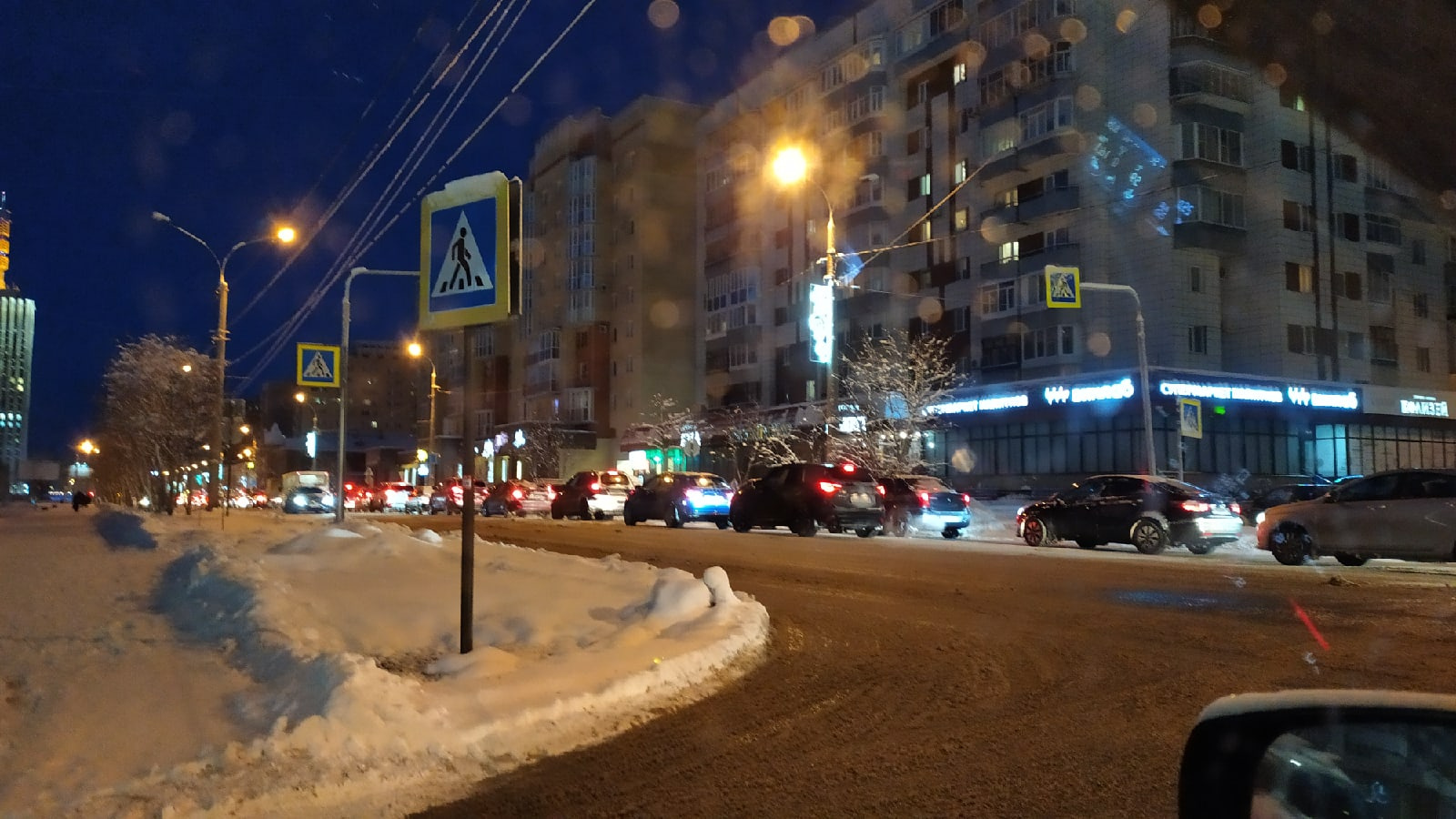 «Встанет проспект Ломоносова»: чем неудобен новый режим работы светофора в центре Архангельска