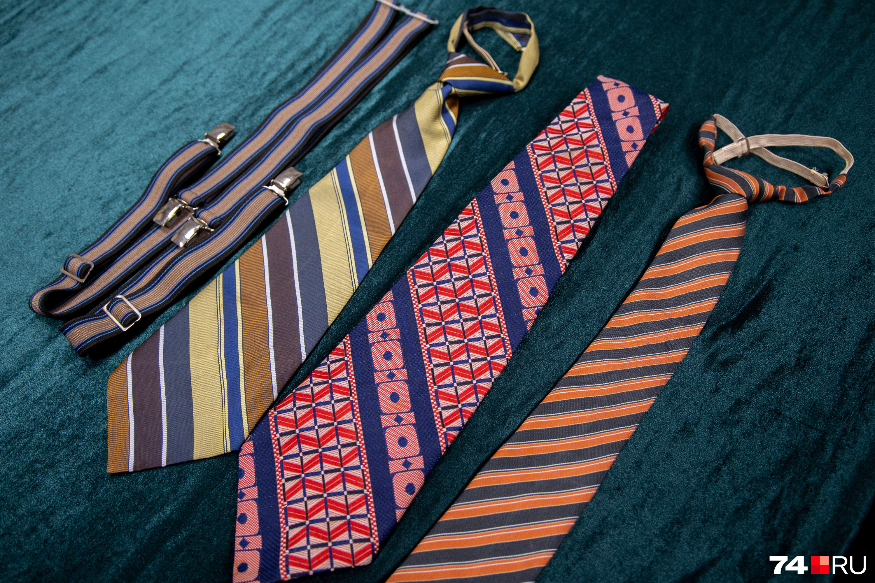 А это коллекция галстуков еще одного заводчанина — участника Великой Отечественной войны, механика завода имени Орджоникидзе Павла Кузьмича Антонова