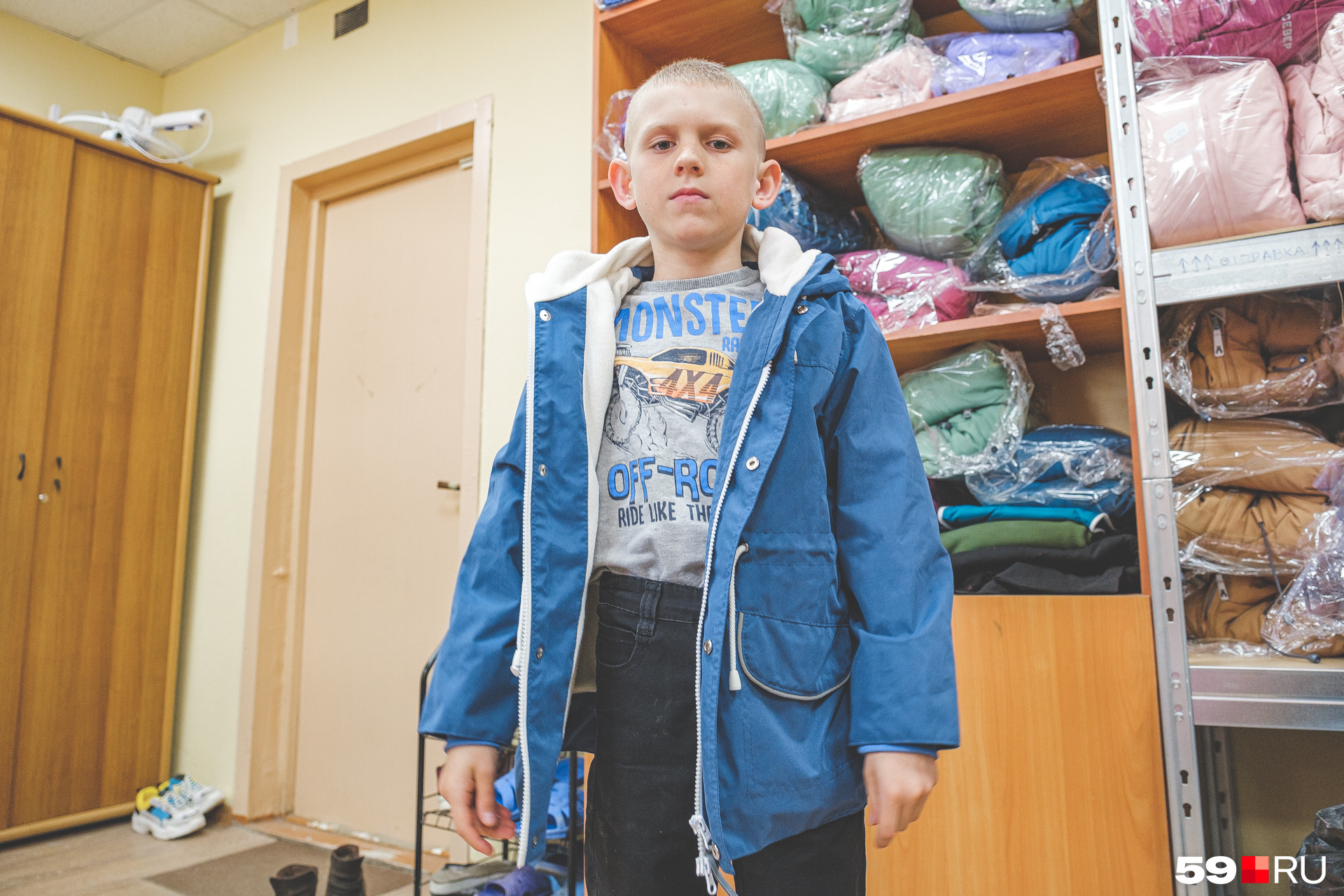 Эта куртка, к сожалению, оказалась коротковата, поэтому ее не взяли Эта куртка, к сожалению, оказалась коротковата, поэтому ее не взяли