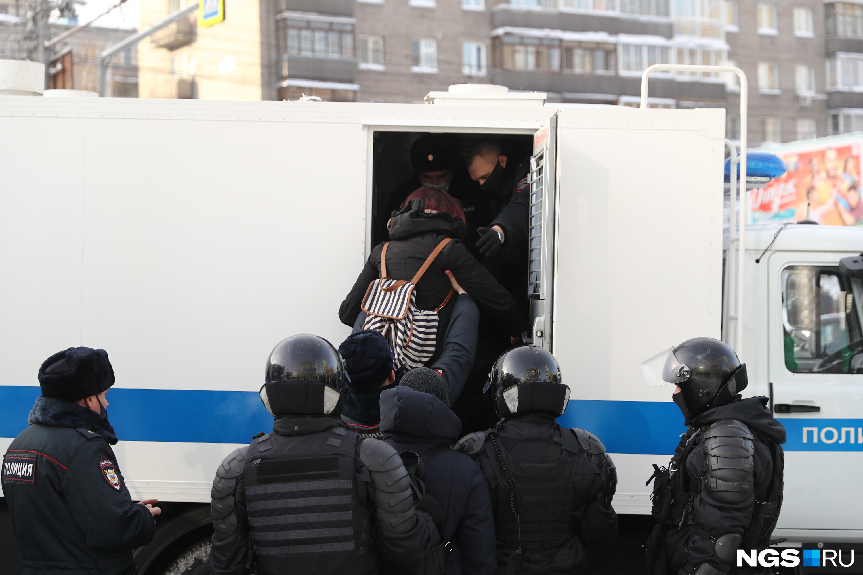 По данным «ОВД-Инфо», на акции в Новосибирске задержали 103 человек (по данным на 19:17)