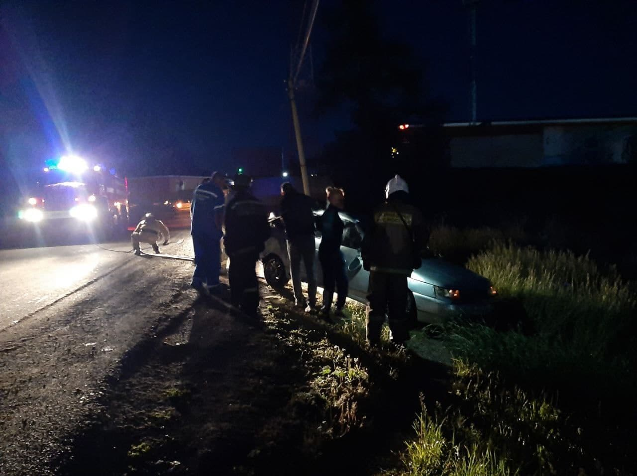 Очевидцы пытались спасти пассажира и водителя Очевидцы пытались спасти пассажира и водителя