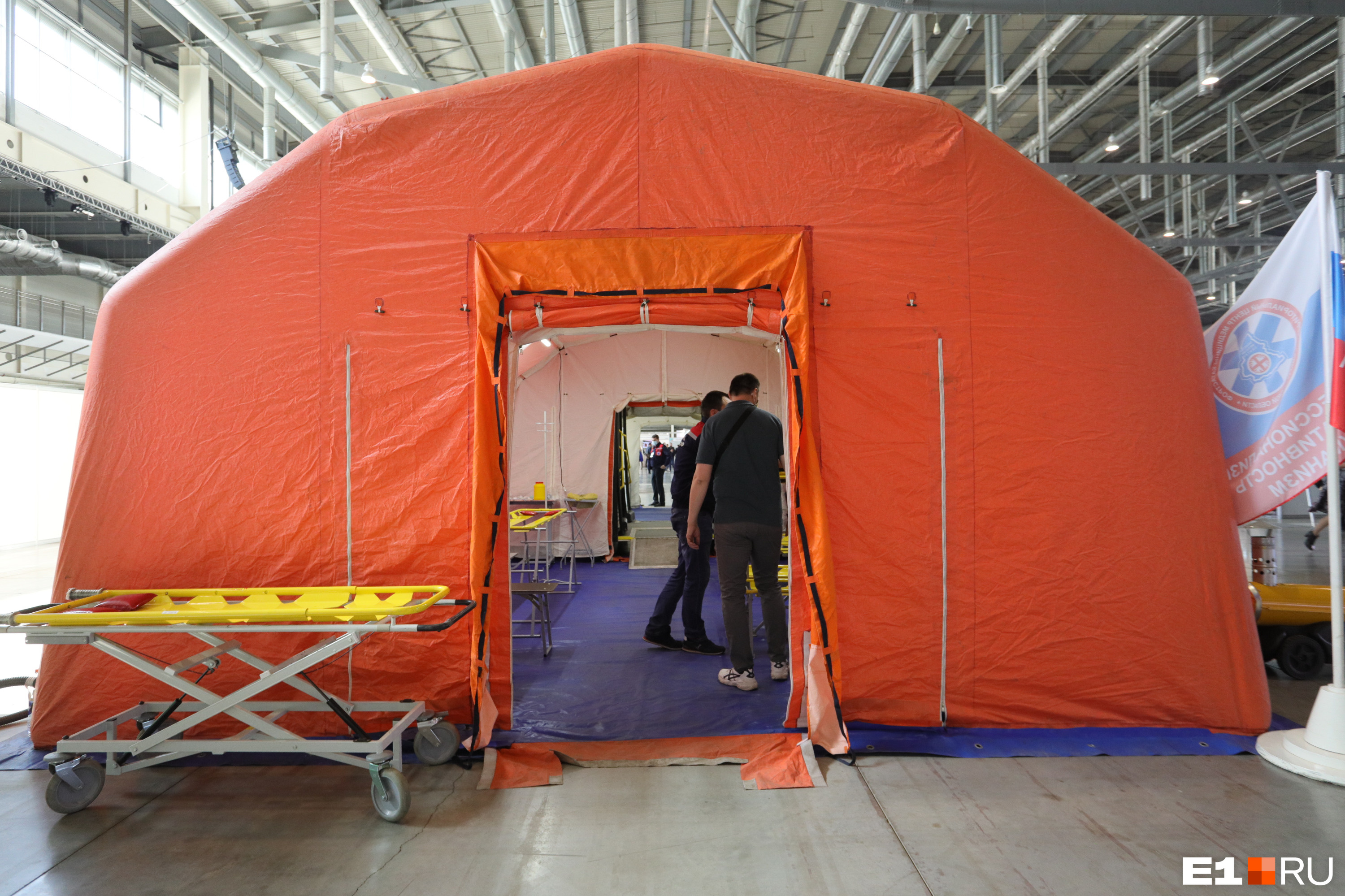 Также для чрезвычайных ситуаций и помощи на крупных массовых мероприятиях предусмотрена специальная палатка