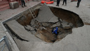 В Новосибирске на две недели сузят дорогу на улице Семьи Шамшиных, где в яму упали две машины