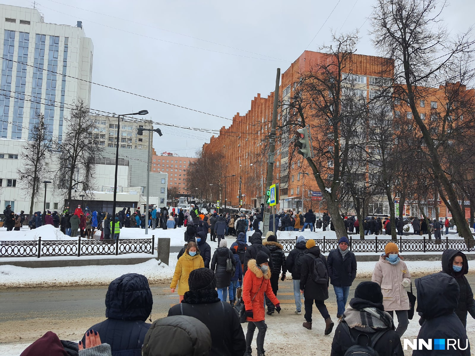 Митингующие быстро заняли сквер на Звездинке, но шансов остаться там надолго у них не было Митингующие быстро заняли сквер на Звездинке, но шансов остаться там надолго у них не было