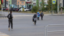 «Так переходят дорогу в деревне»: как светофор возле ЖК «Ньютон» рассорил водителей и пешеходов