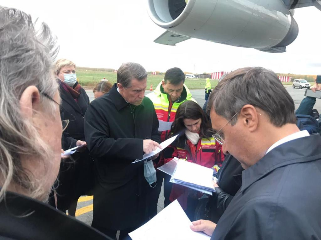 Совещание и пресс-подход проходили прямо на летном поле в аэропорту Перми Совещание и пресс-подход проходили прямо на летном поле в аэропорту Перми
