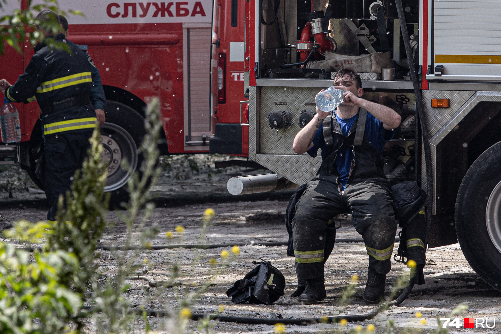 Ликвидировать пожар возле ЧЭМК удалось только <nobr class="_">к 18 часам</nobr> Ликвидировать пожар возле ЧЭМК удалось только <nobr class="_">к 18 часам</nobr>