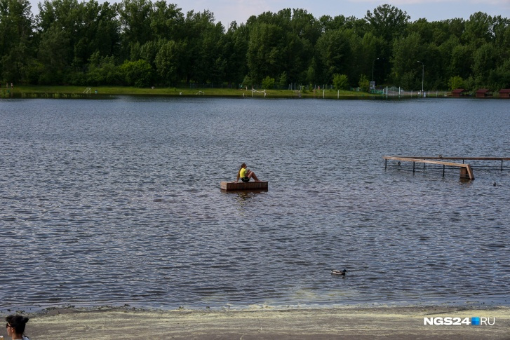 Значительная часть Центральной набережной ушла под воду Значительная часть Центральной набережной ушла под воду