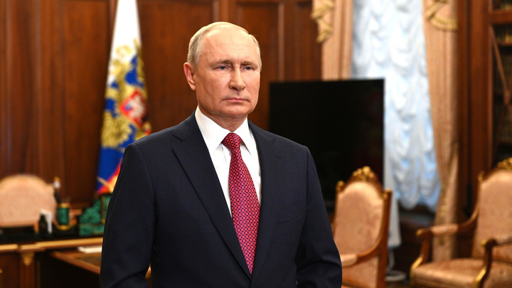 Путин поздравил российских школьников с окончанием экзаменов