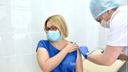 Замминистра здравоохранения Елена Аксенова поставила прививку от коронавируса
