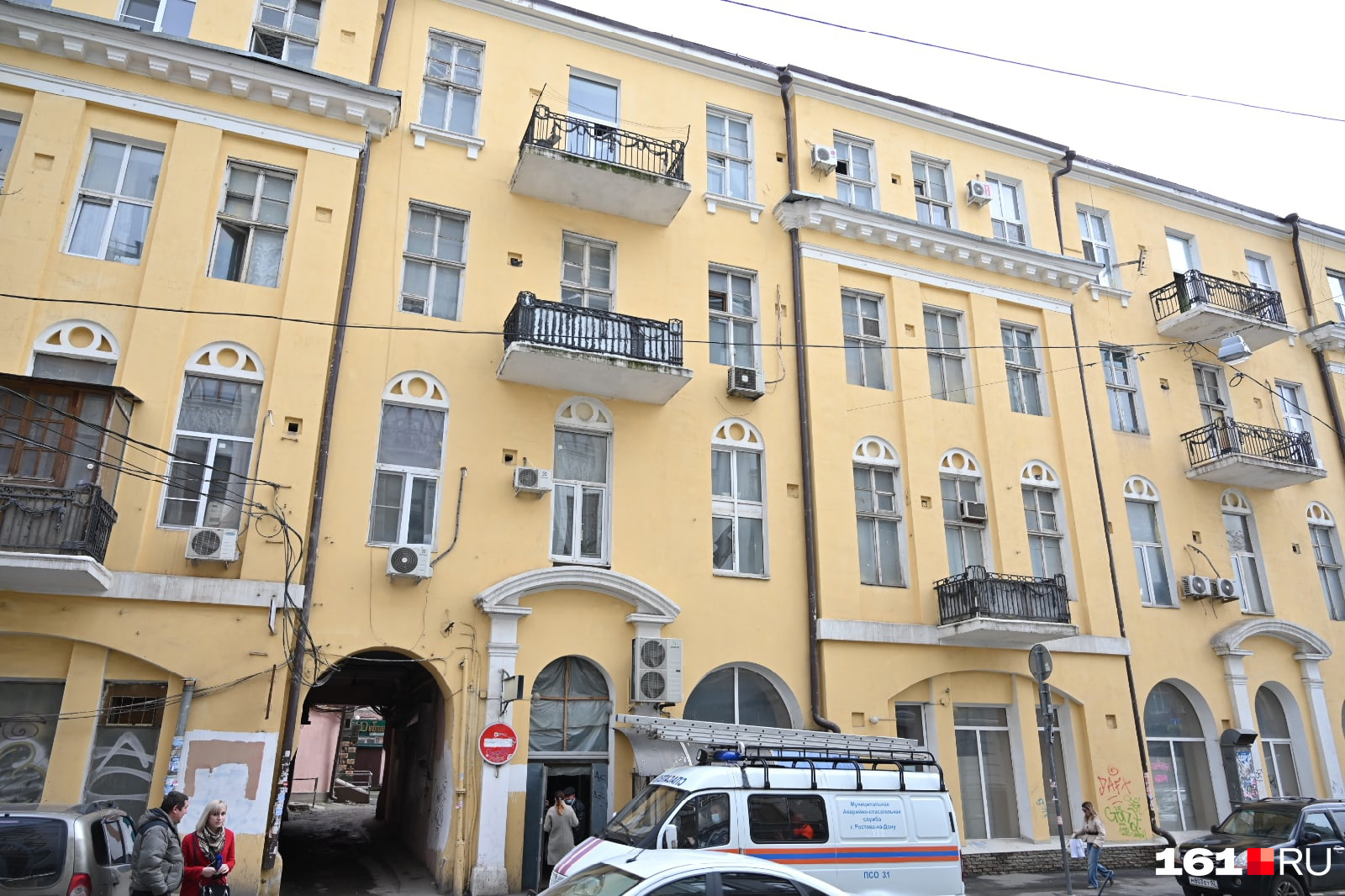 За внешней покраской дома кроются развалины За внешней покраской дома кроются развалины