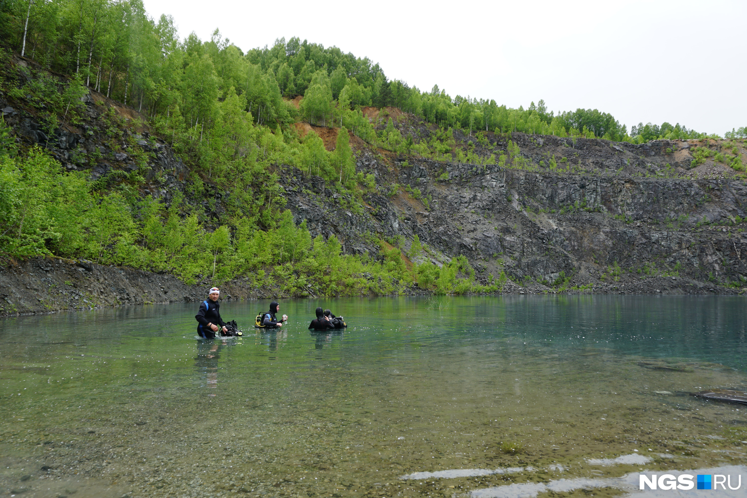Озеро Темиртау — затопленный карьер, в котором раньше добывали железную руду. Сейчас там проходят дайв-погружения