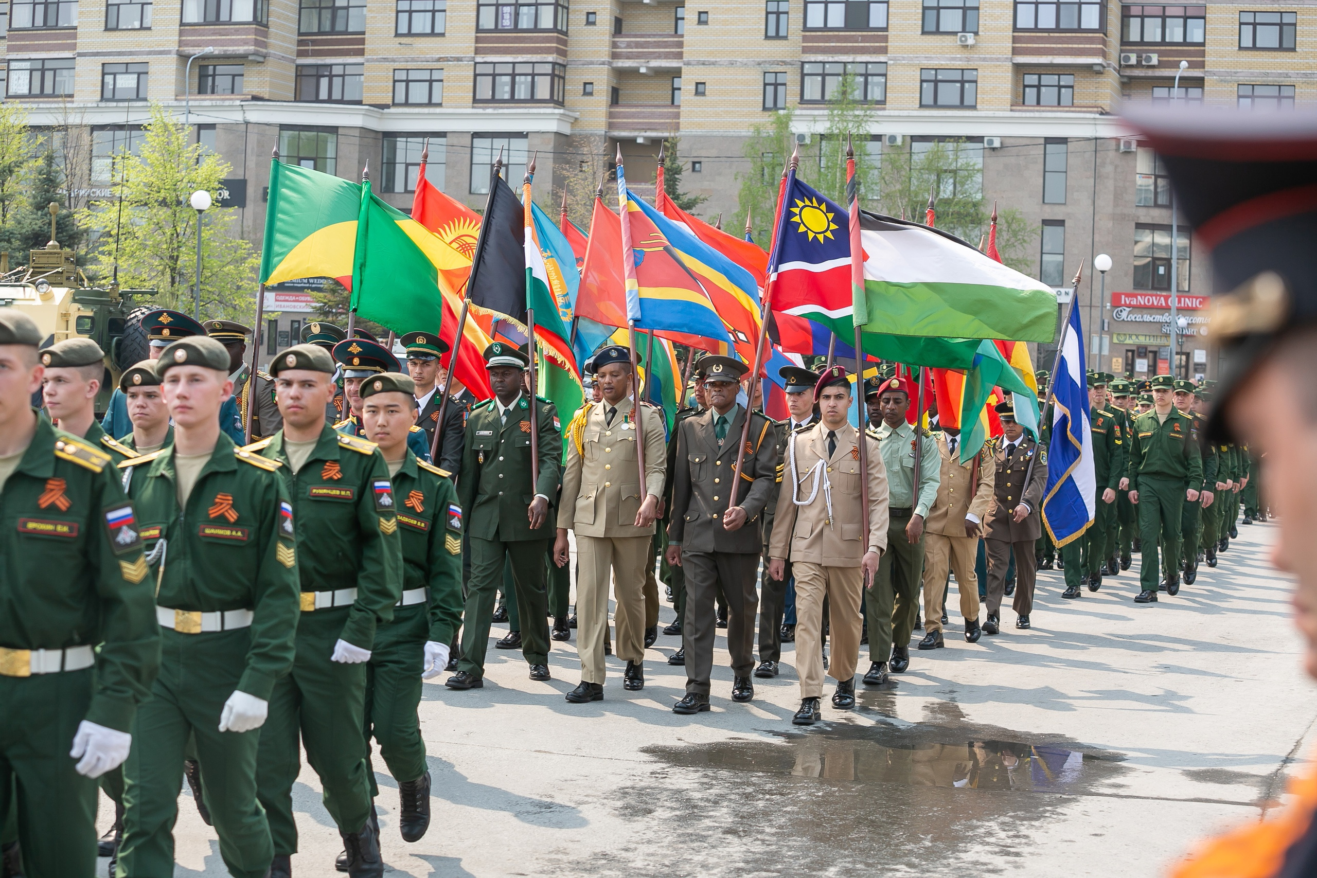 Ровным шагом шествовали курсанты и офицеры по центральным улицам Тюмени