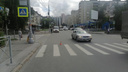 В Новосибирске Mazda наехала на самокатчика на пешеходном переходе
