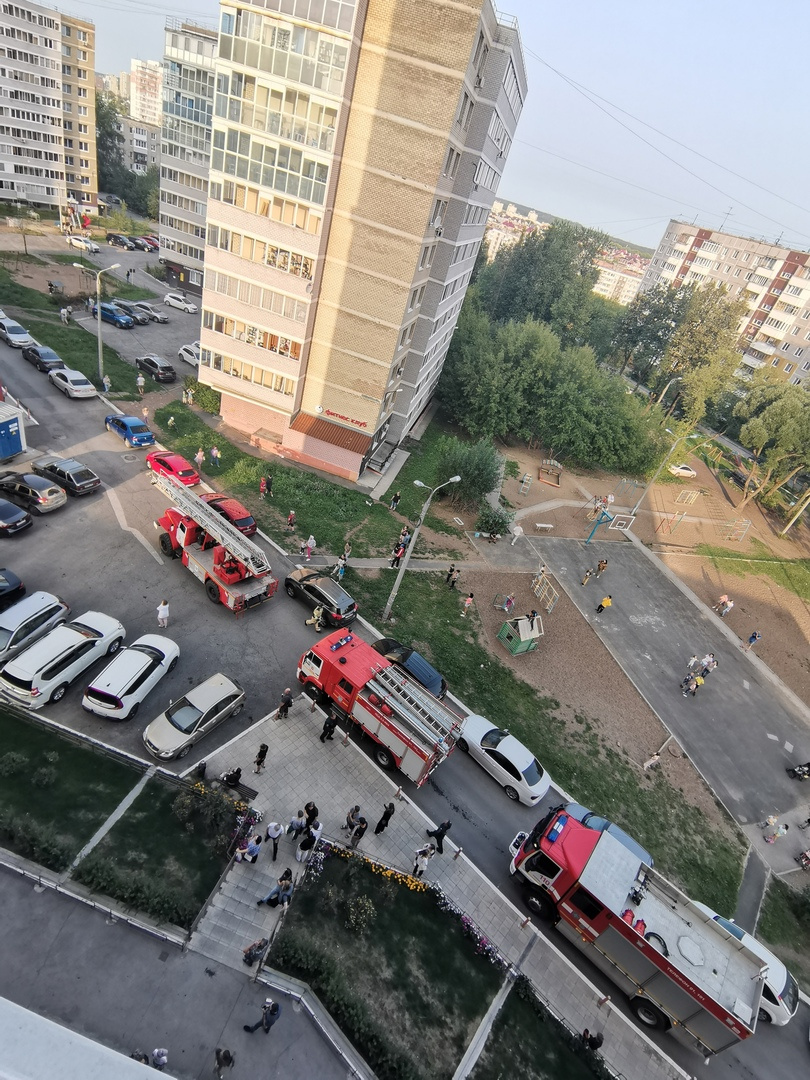 По словам очевидцев, пожарные прибыли очень быстро По словам очевидцев, пожарные прибыли очень быстро