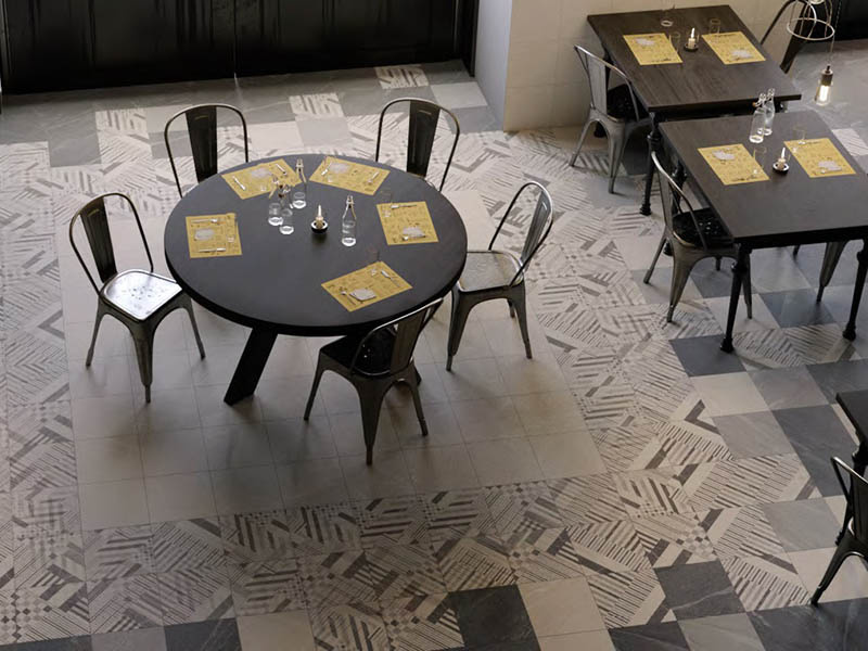 Такая технология позволяет очень тонко передать фактуру натуральных материалов