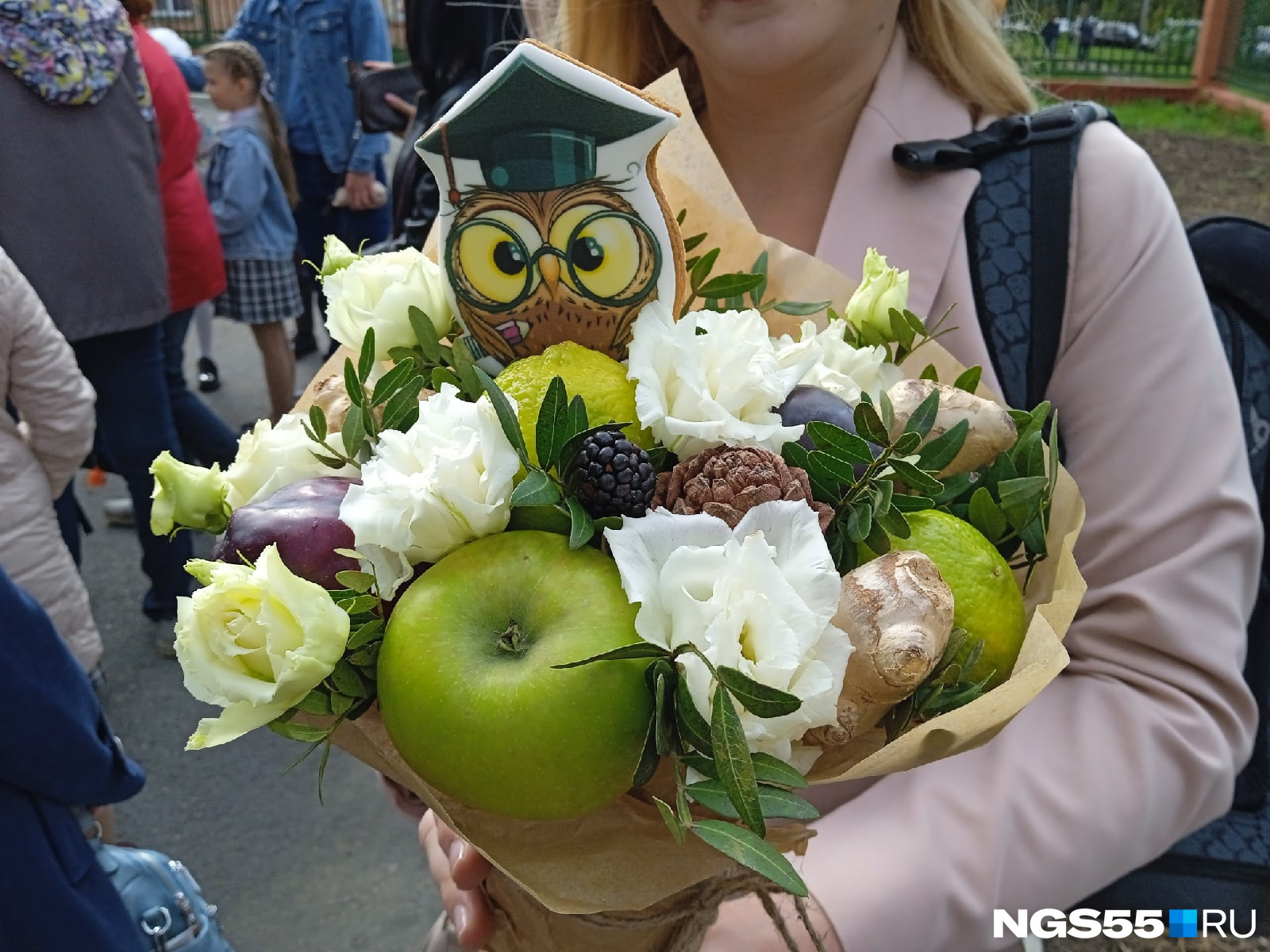 Попробуйте сосчитать, сколько всего находится в этом букете Попробуйте сосчитать, сколько всего находится в этом букете