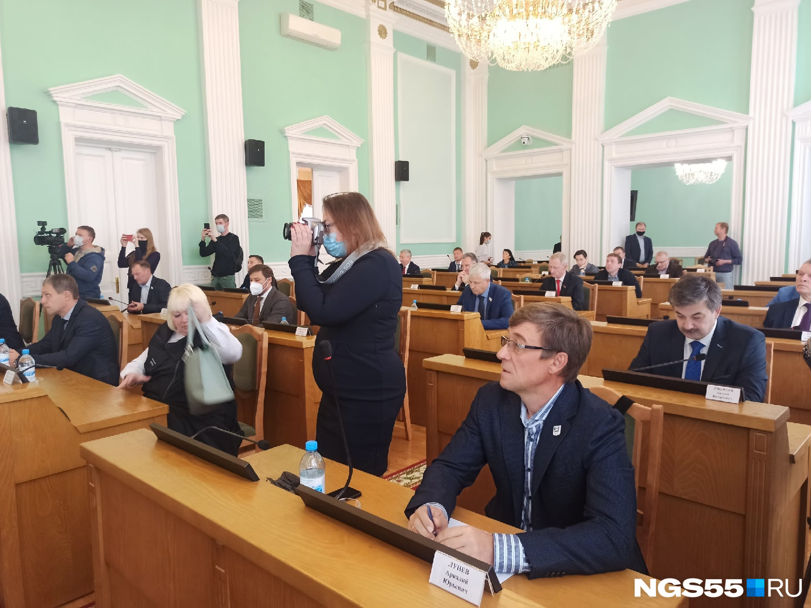 Наши корреспонденты тоже попали в кадр и играют роль массовки Наши корреспонденты тоже попали в кадр и играют роль массовки