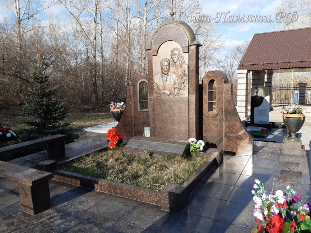 Супругов Серёдкиных хоронили всем городом, их могила находится на Успенском кладбище Супругов Серёдкиных хоронили всем городом, их могила находится на Успенском кладбище