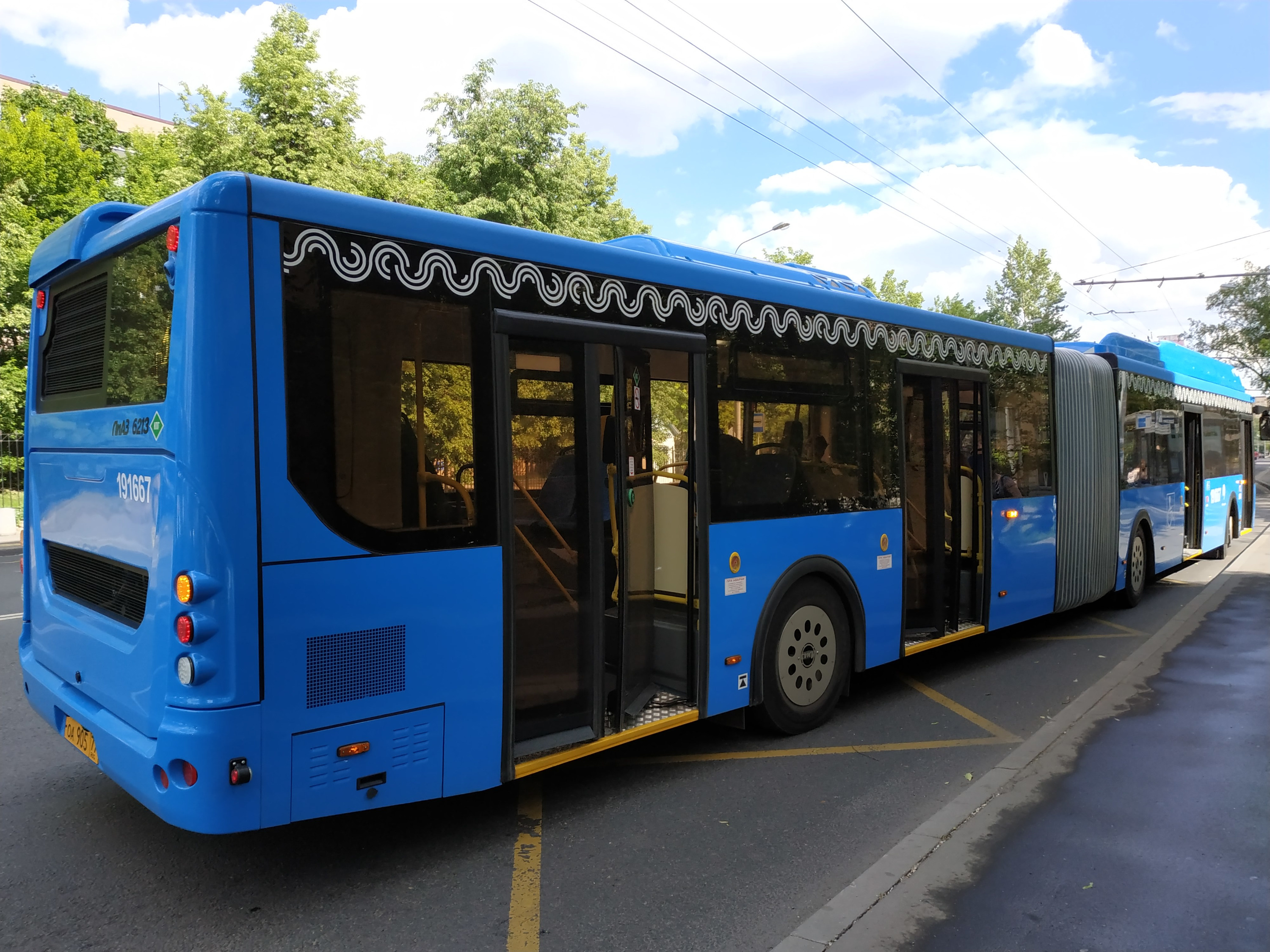 Автобус особо большой вместимости ЛиАЗ 6213 (Москва)