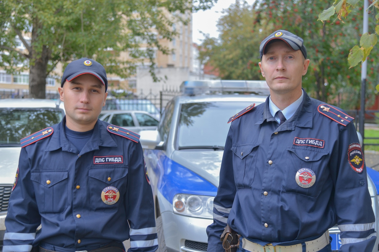 Константин Калинин (слева) смог обезвредить стрелка, его напарник Владимир Макаров (справа) организовал эвакуацию людей