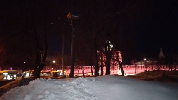 Скверы на площади Минина и Пожарского остались без освещения