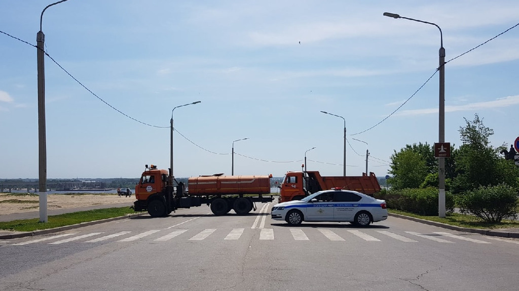 Когда закроют дороги для грузовиков. Транспорт Волгограда. Перекрыли дорогу Братск. Атифитатор Волгоград нулевая трасса. Весной грузовик перекрыл дорогу на дачи.