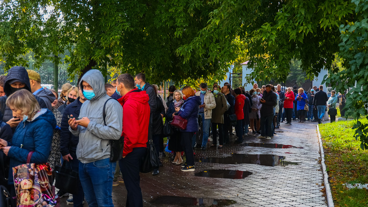 «Люди отрабатывают унизительные подачки»: сибирские политологи — об итогах выборов в регионе