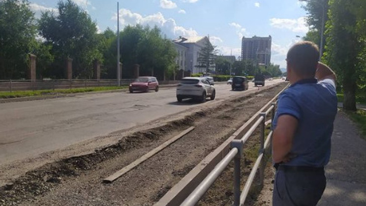 «Миленькие мои, потерпите, пожалуйста!»: мэр рассказал о ходе ремонта дороги на Павлова