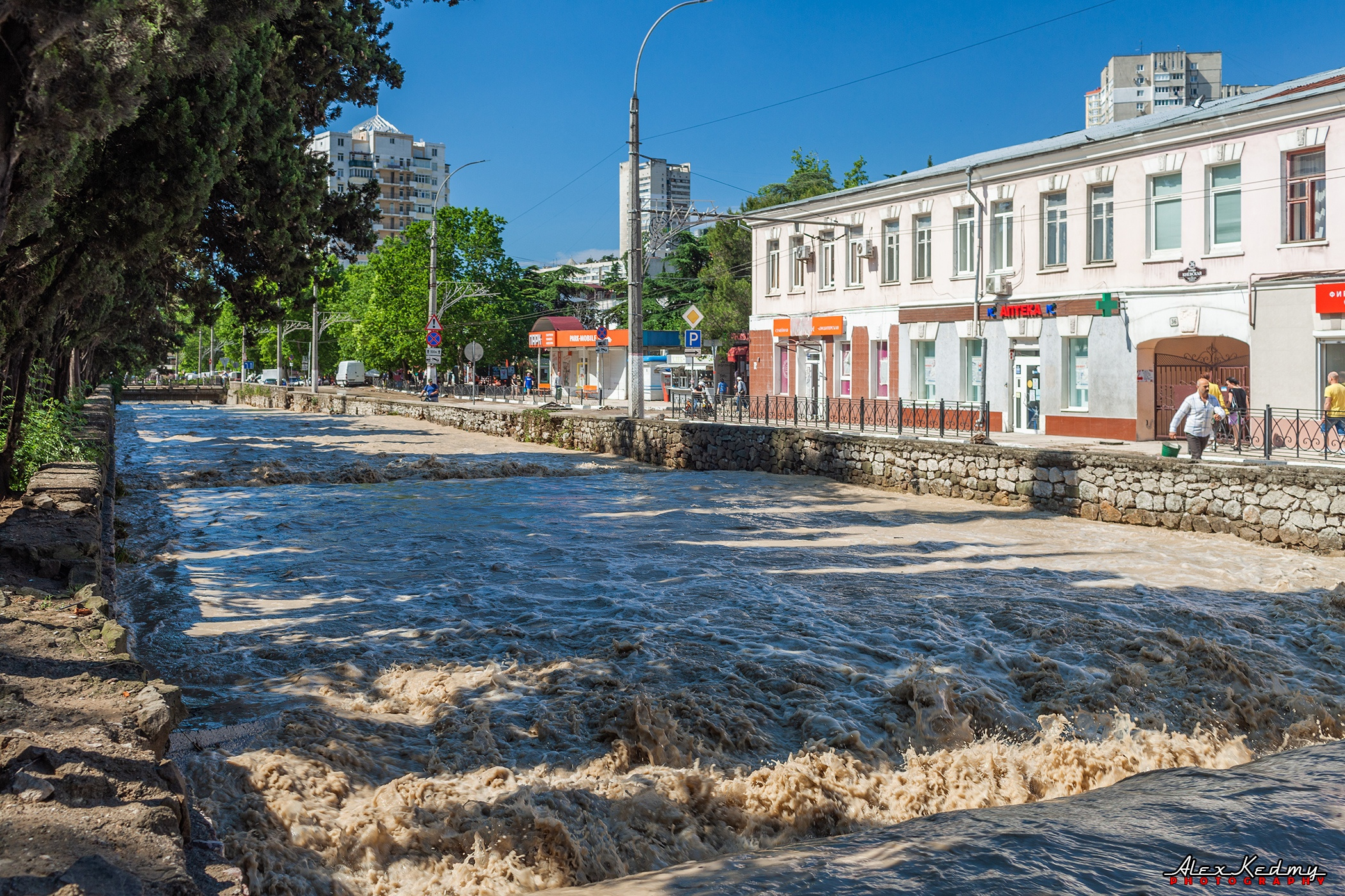 Улицы Ялты после потопа