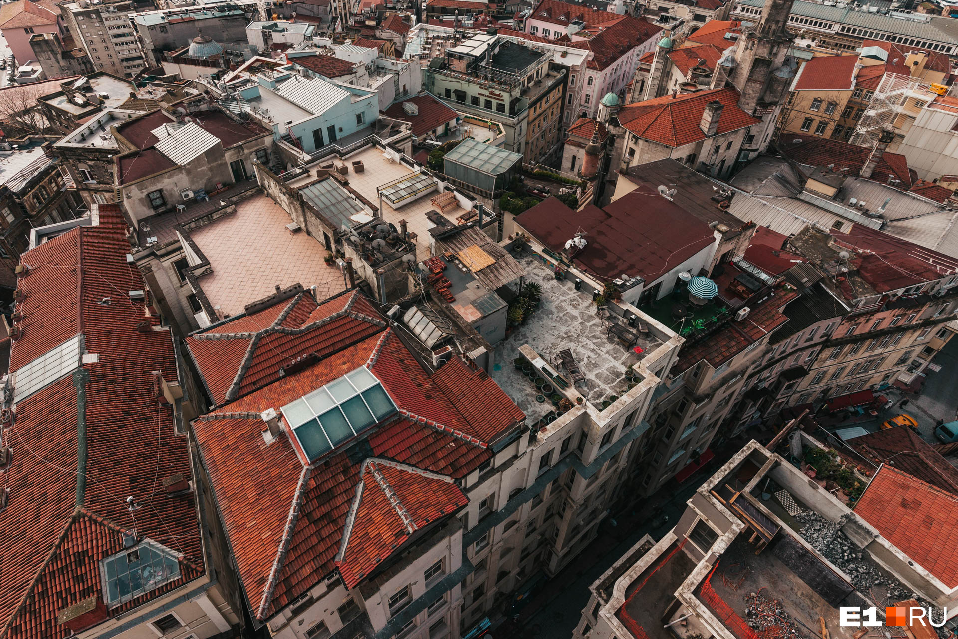 Красные крыши Стамбула напоминают Прагу
