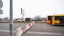 Стихийная парковка возникла у закрытого моста на Малиновского в Ростове