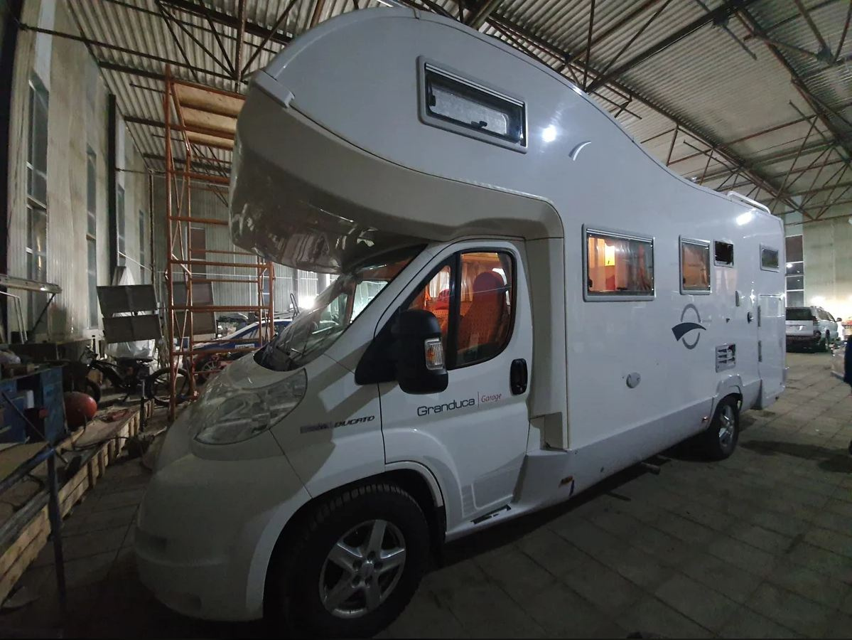 Аналог на базе Ford — за него <a href="https://auto.ru/lcv/used/sale/fiat_professional/ducato/16272396-03d121ab/?from=news&utm_source=hsd&utm_medium=contract&utm_campaign=autosgp" class="io-leave-page _" target="_blank">просят <nobr class="_">3,5 миллиона</nobr> рублей</a>