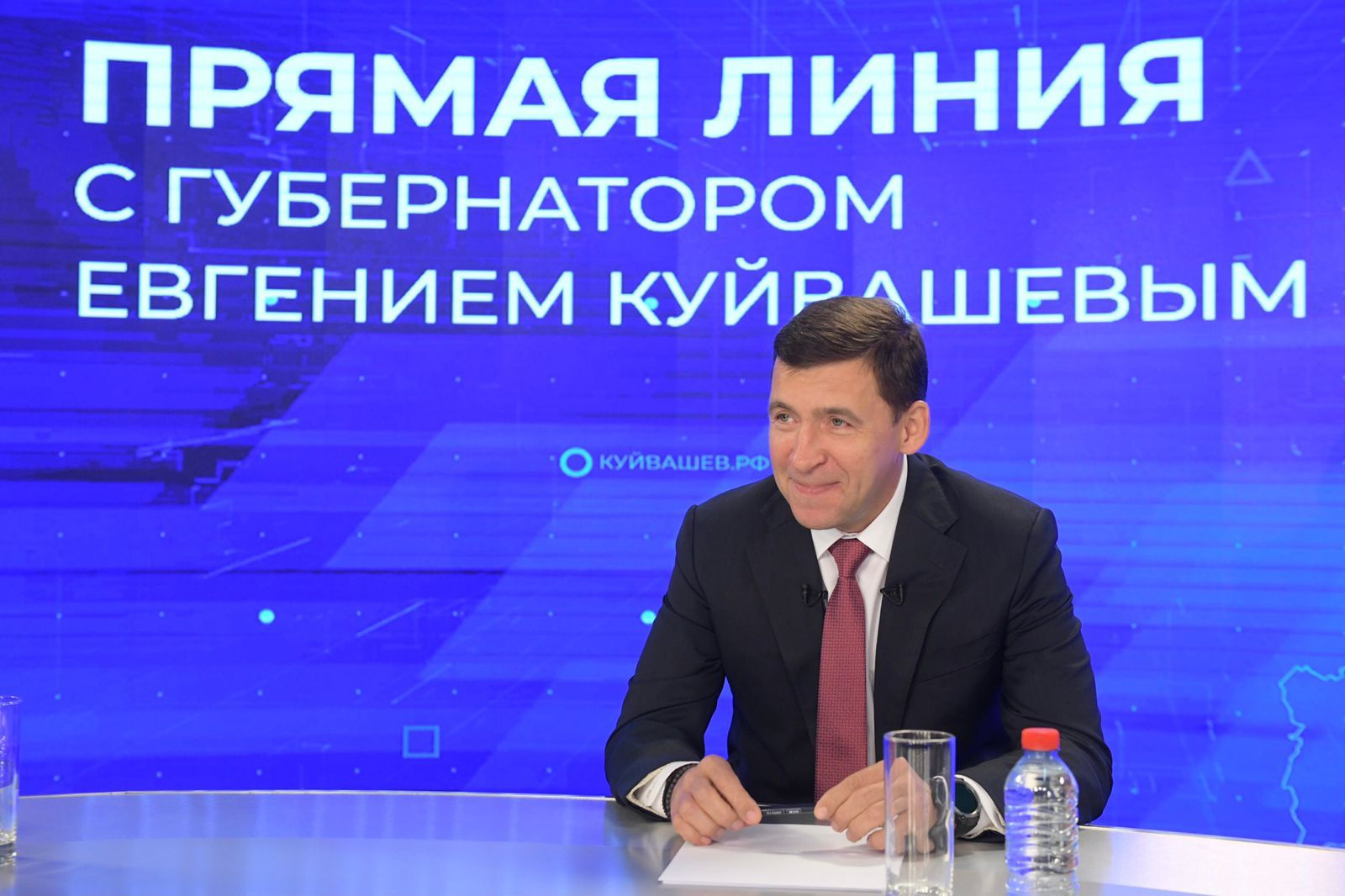 Прямая линия продлится около двух часов Прямая линия продлится около двух часов