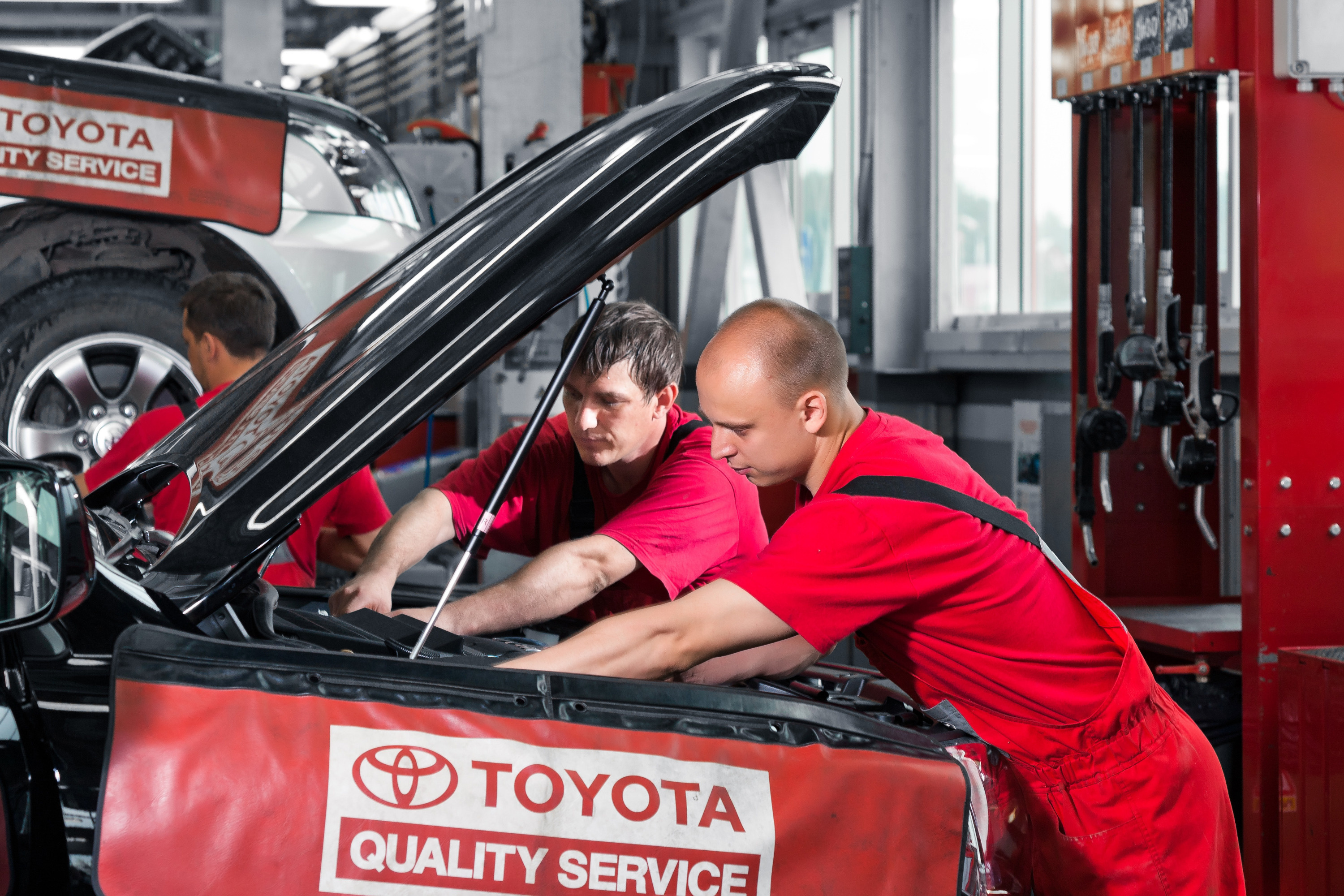 Тойота ср ви. Toyota service pos. Где обслуживать тойота. Сервис тойота неофициальный. Тойота сервис.