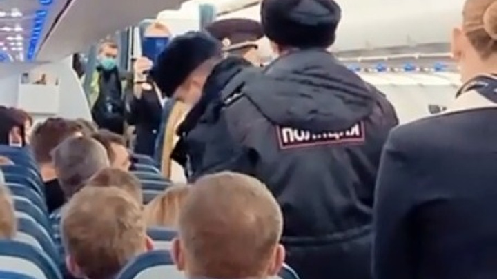 В полиции рассказали, по какой статье накажут пассажира, снятого в Шереметьево с рейса в Челябинск