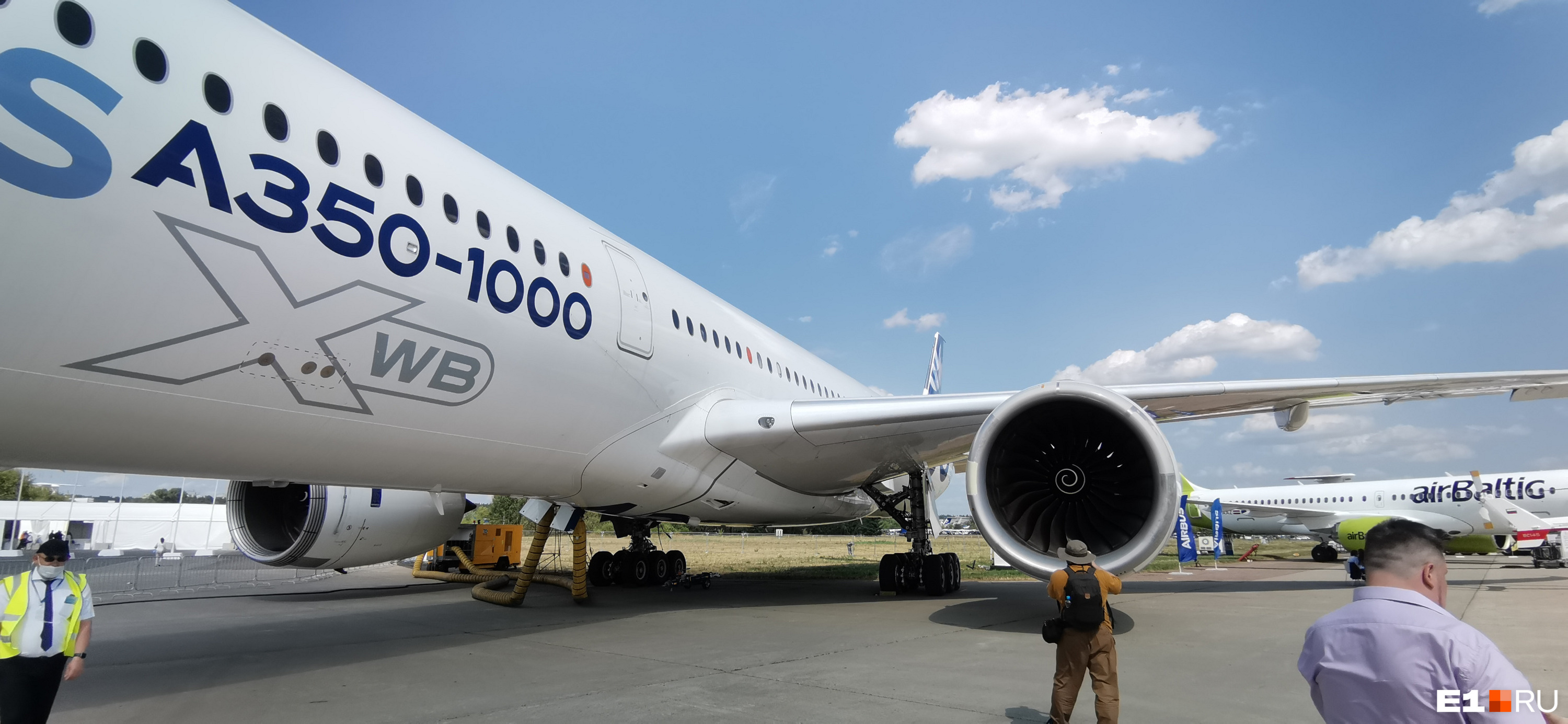 Один из главных экспонатов левиафан Airbus А350–1000 Один из главных экспонатов левиафан Airbus А350–1000
