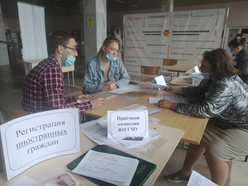 Этой весной в вузе <a href="https://74.ru/text/education/2021/04/30/69894818/" class="_ io-leave-page" target="_blank">сменился ректор</a>, но прием начался по графику Этой весной в вузе <a href="https://74.ru/text/education/2021/04/30/69894818/" class="_ io-leave-page" target="_blank">сменился ректор</a>, но прием начался по графику