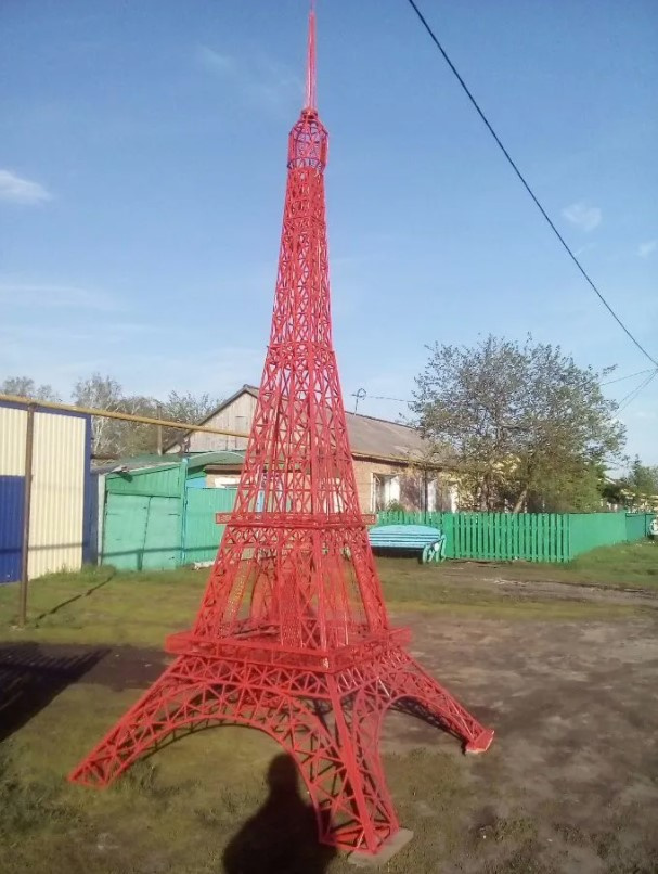 Эйфелева башня из Омской области